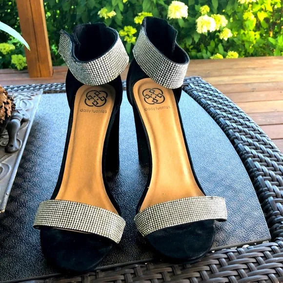 Daisy Fuentes Rhinestone Strappy heels- Size 11 - Picture 3 of 6